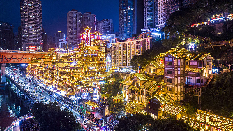 HỒNG NHAI ĐỘNG – VIÊN NGỌC RỰC RỠ GIỮA LÒNG TRÙNG KHÁNH