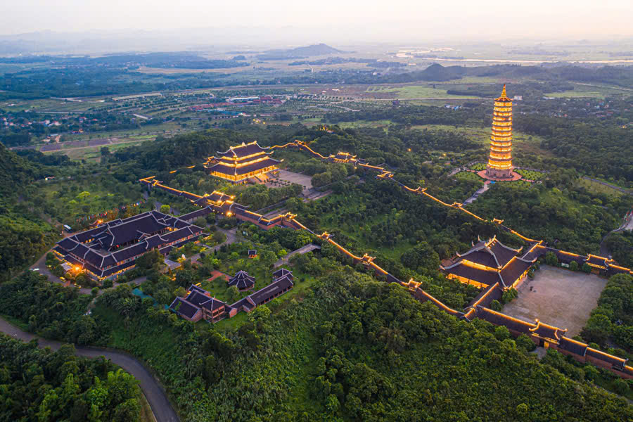 Du xuân đầu năm: Những điểm du lịch tâm linh nổi bật khắp Việt Nam