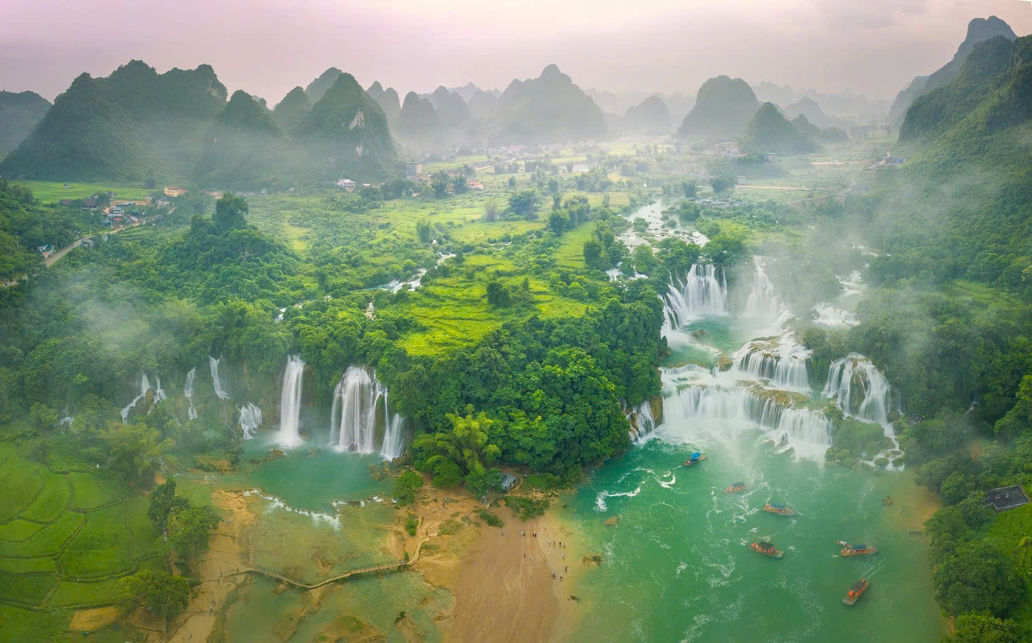 Du xuân Cao Bằng mùa xuân: Vẻ đẹp nguyên sơ nơi địa đầu Tổ quốc