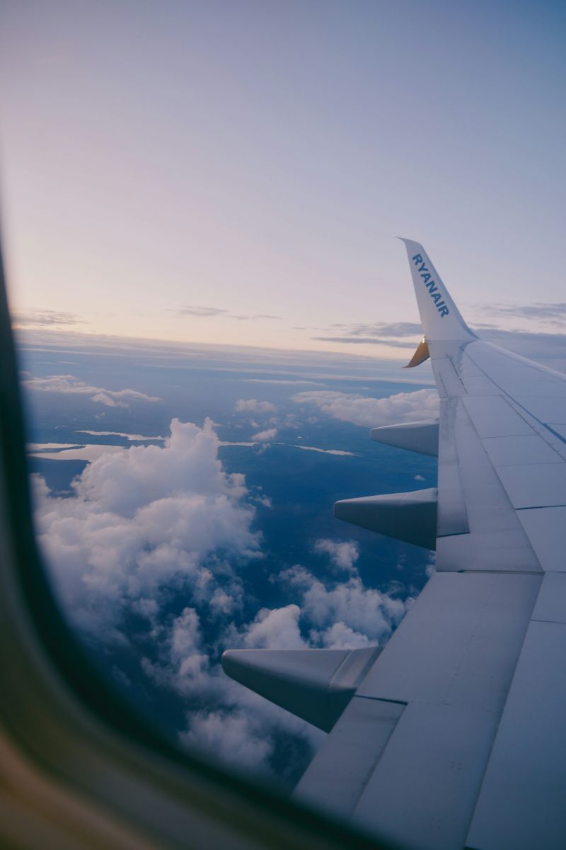 Du Lịch Qua Những Cánh Cửa Sổ: Một Góc Nhìn Ít Người Để Ý